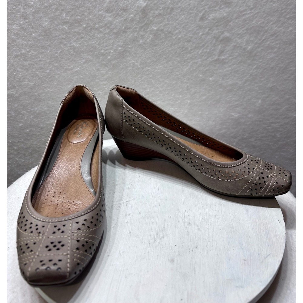 Clarks Artisan Taupe Gray Leather Perforated Wedge Pumps Square Toe Shoes 8M